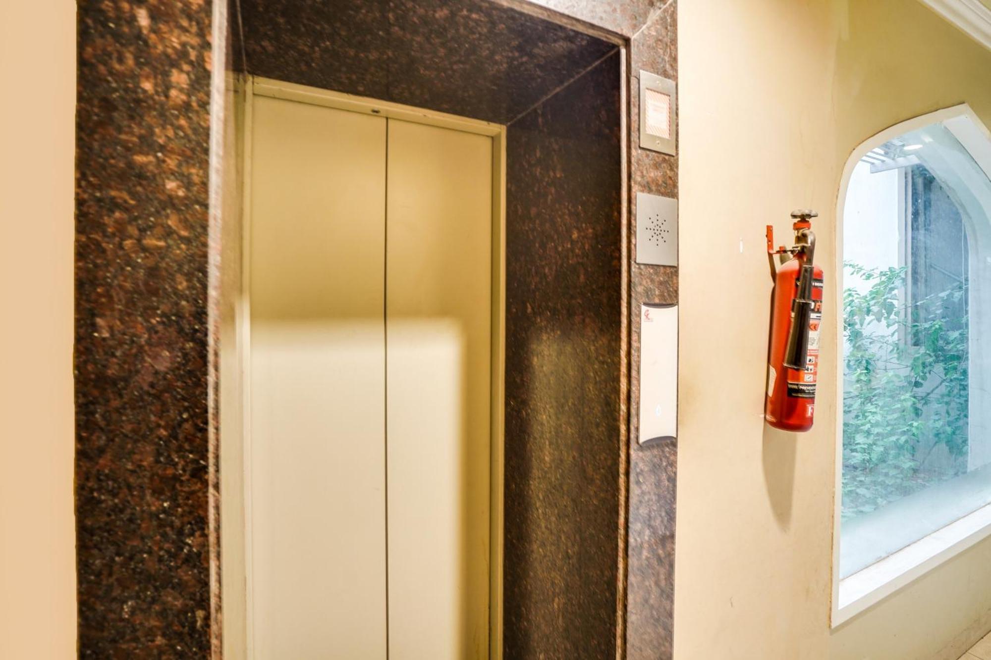 Super Townhouse Mansarovar Near Metro Station Jaipur Buitenkant foto