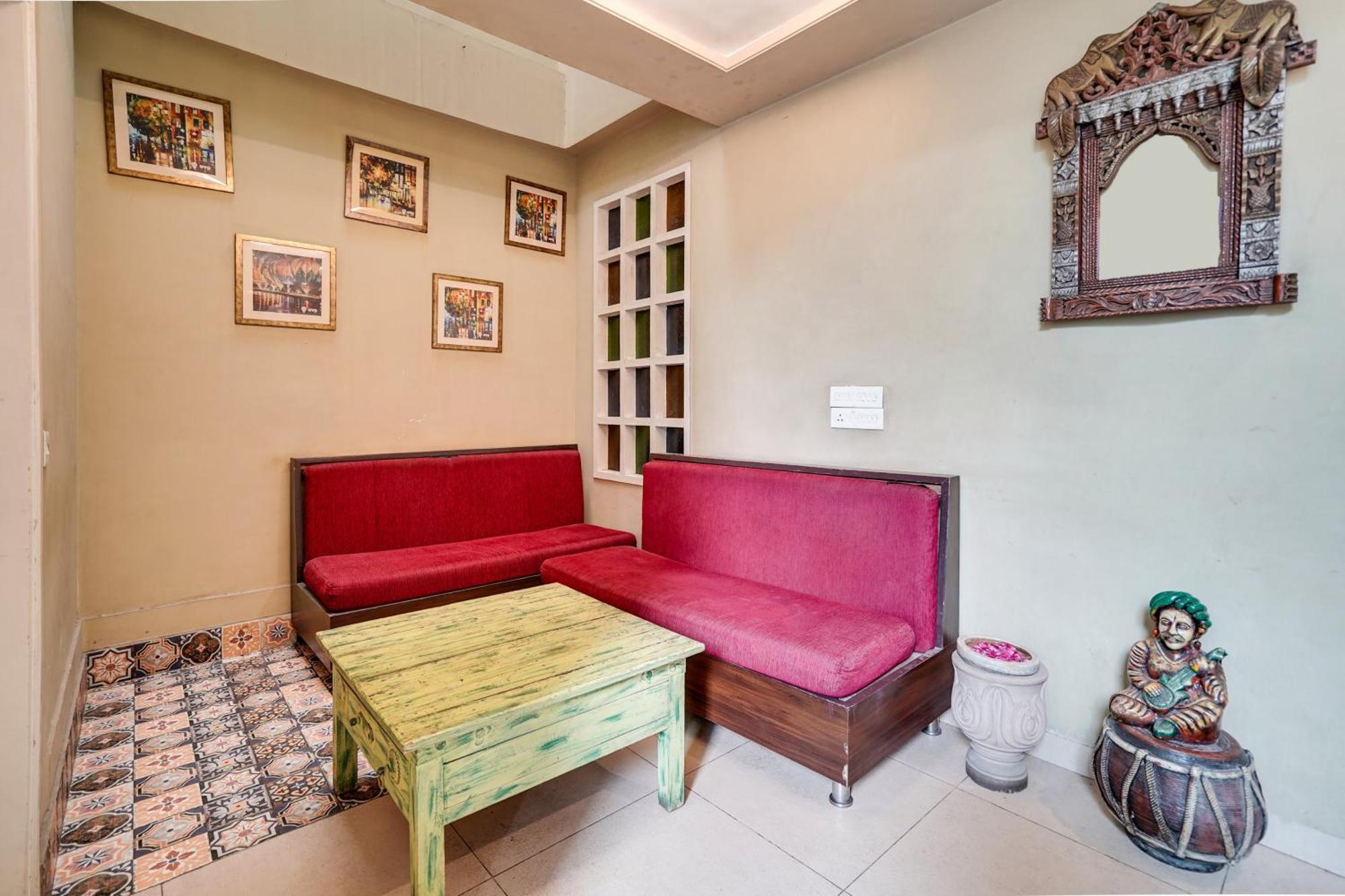 Super Townhouse Mansarovar Near Metro Station Jaipur Buitenkant foto
