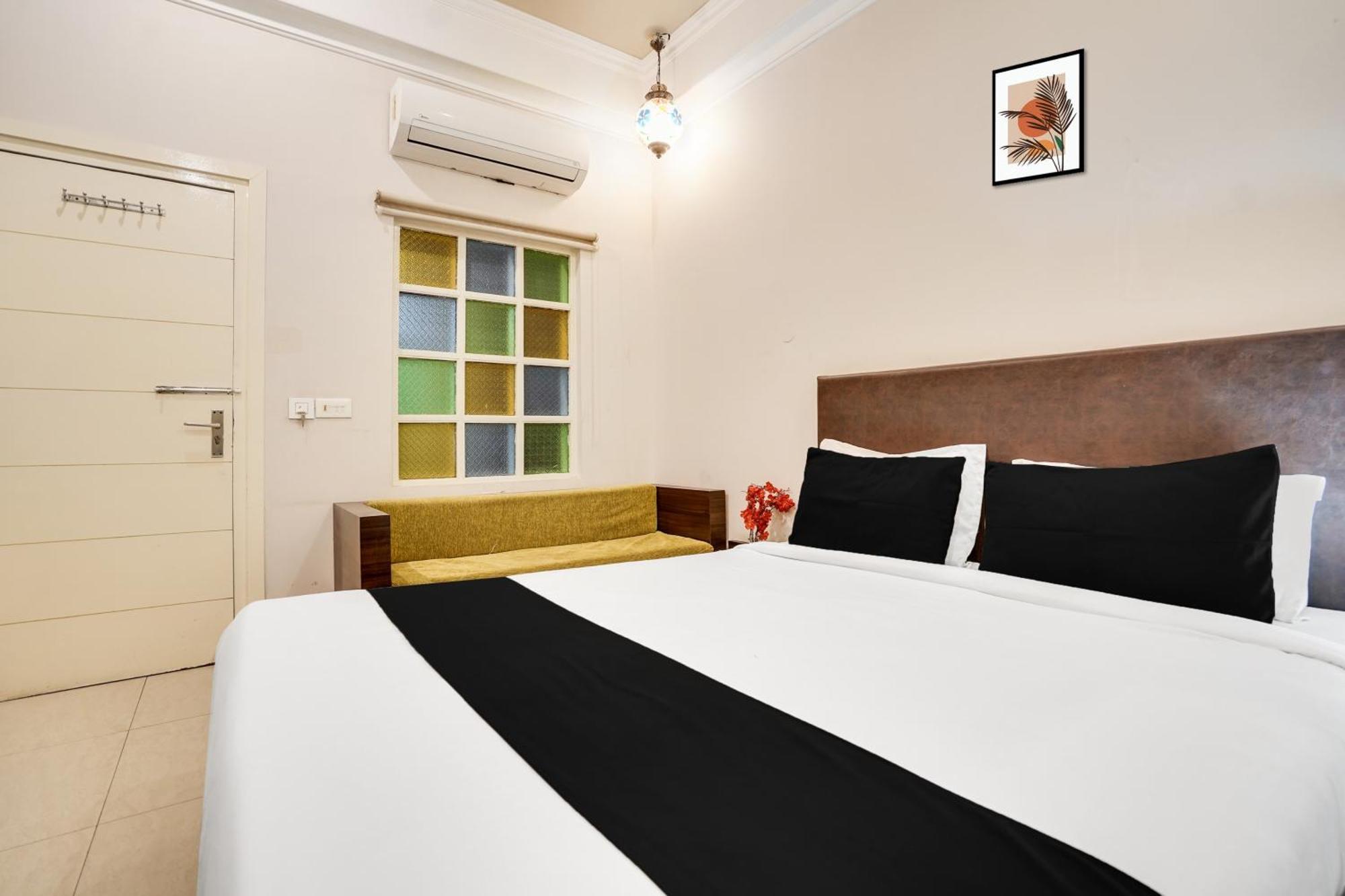 Super Townhouse Mansarovar Near Metro Station Jaipur Buitenkant foto