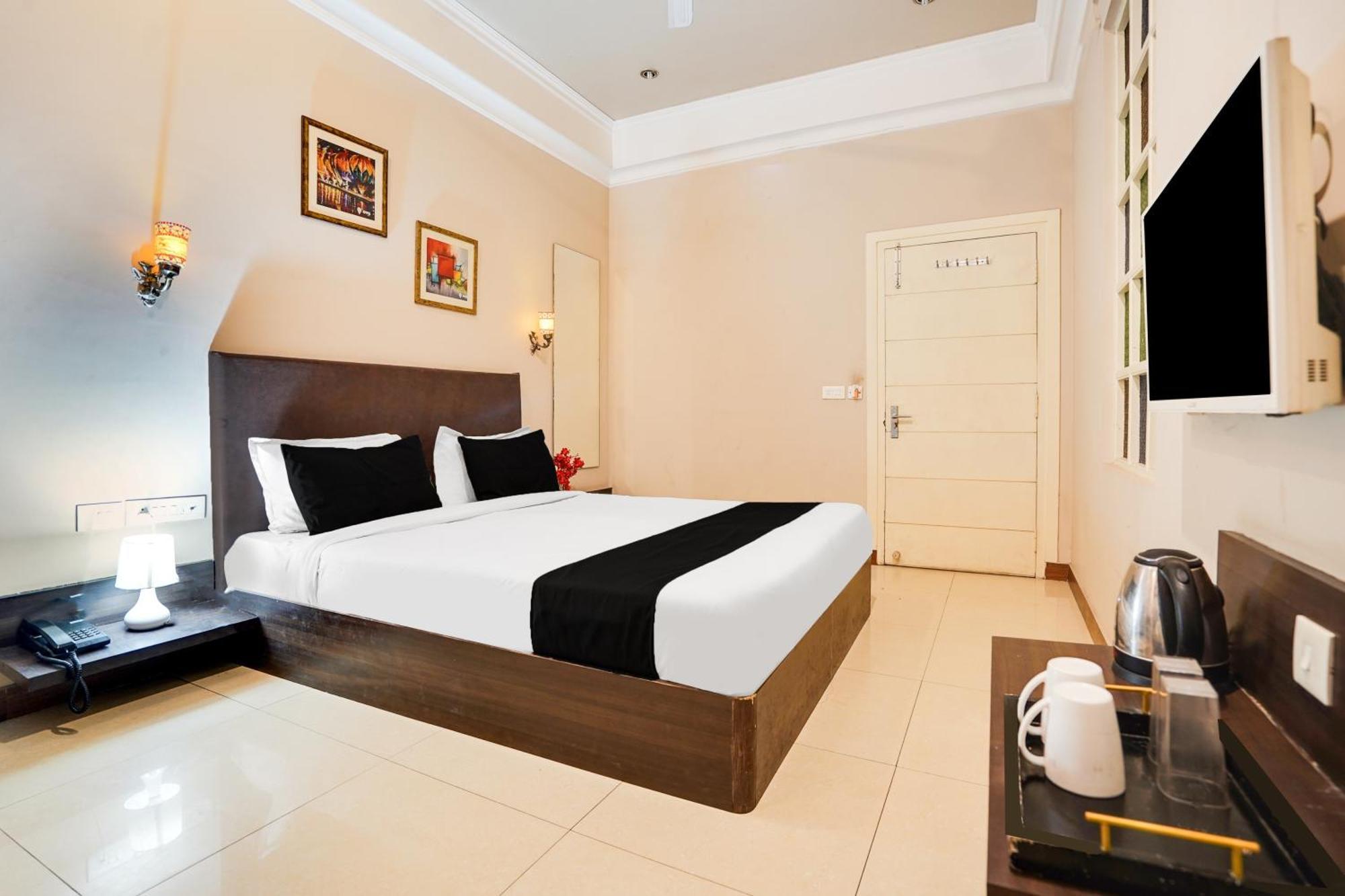 Super Townhouse Mansarovar Near Metro Station Jaipur Buitenkant foto