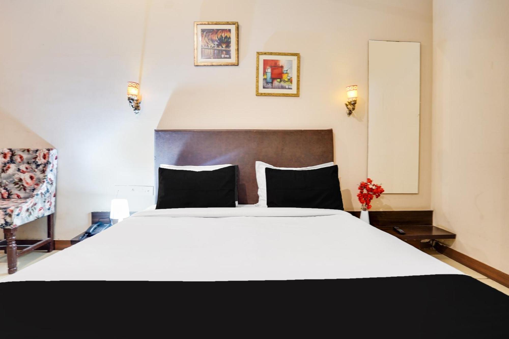 Super Townhouse Mansarovar Near Metro Station Jaipur Buitenkant foto