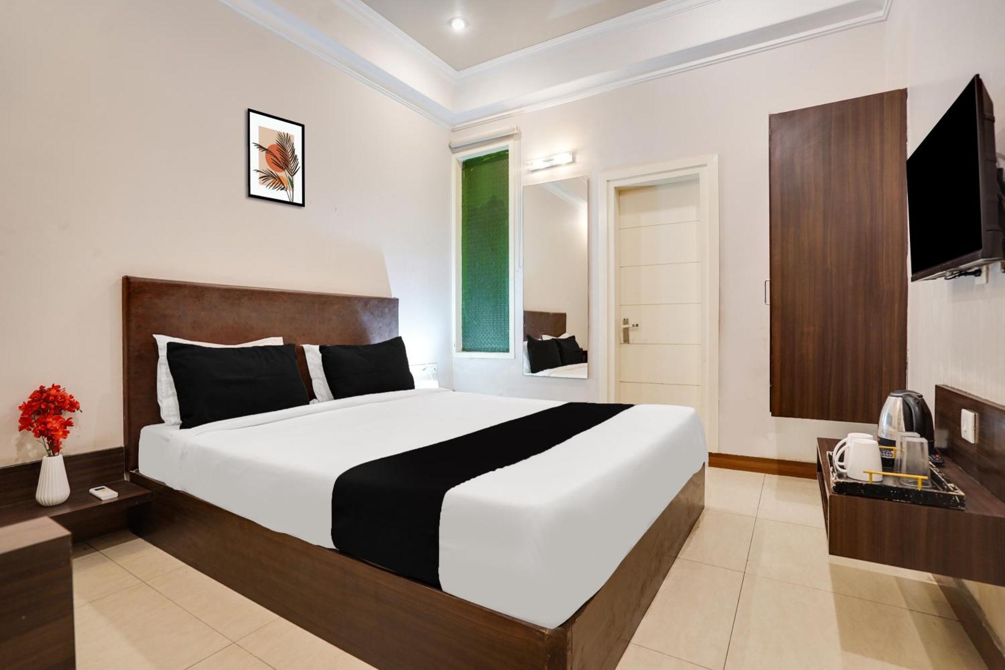 Super Townhouse Mansarovar Near Metro Station Jaipur Buitenkant foto