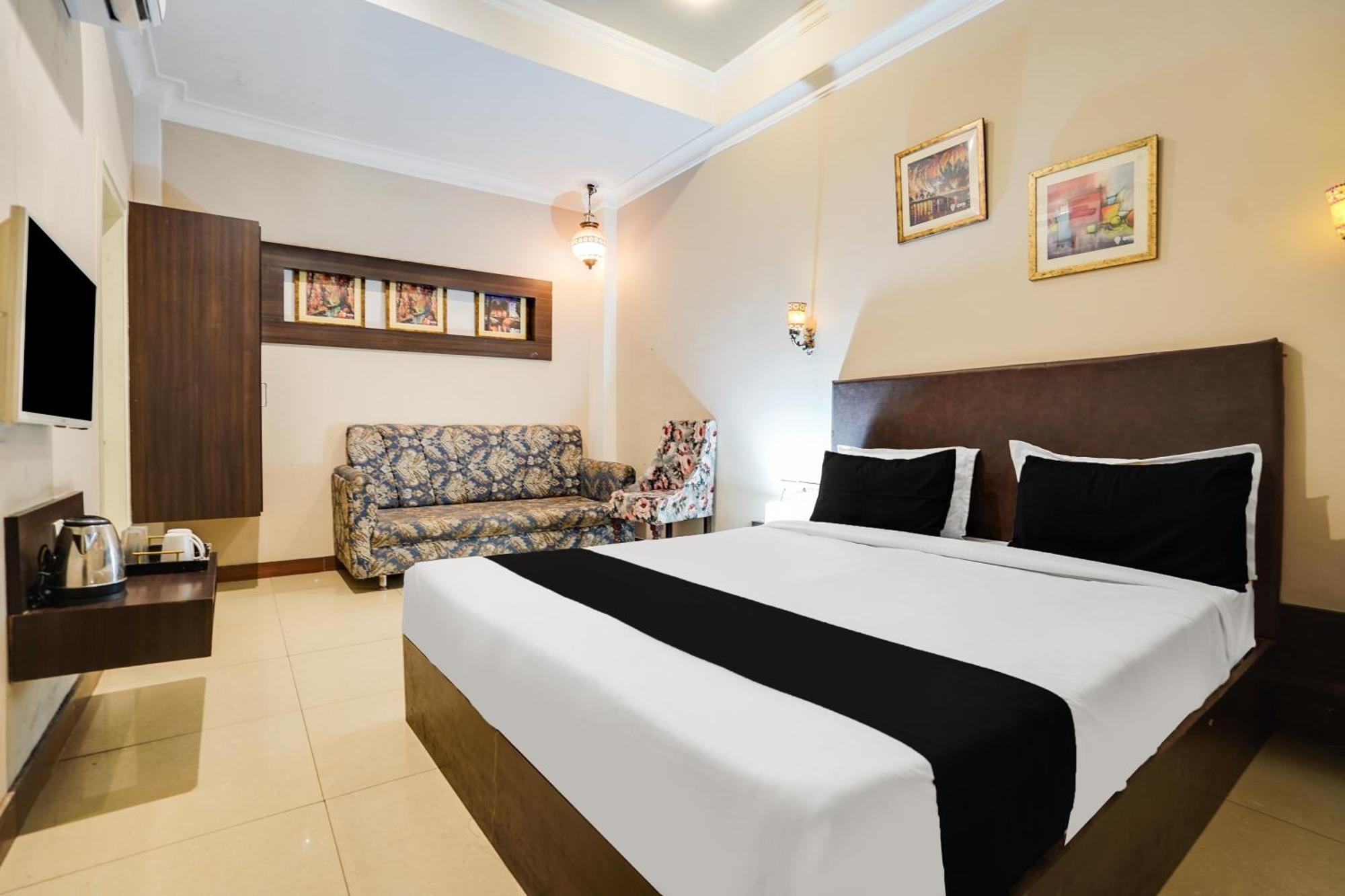 Super Townhouse Mansarovar Near Metro Station Jaipur Buitenkant foto
